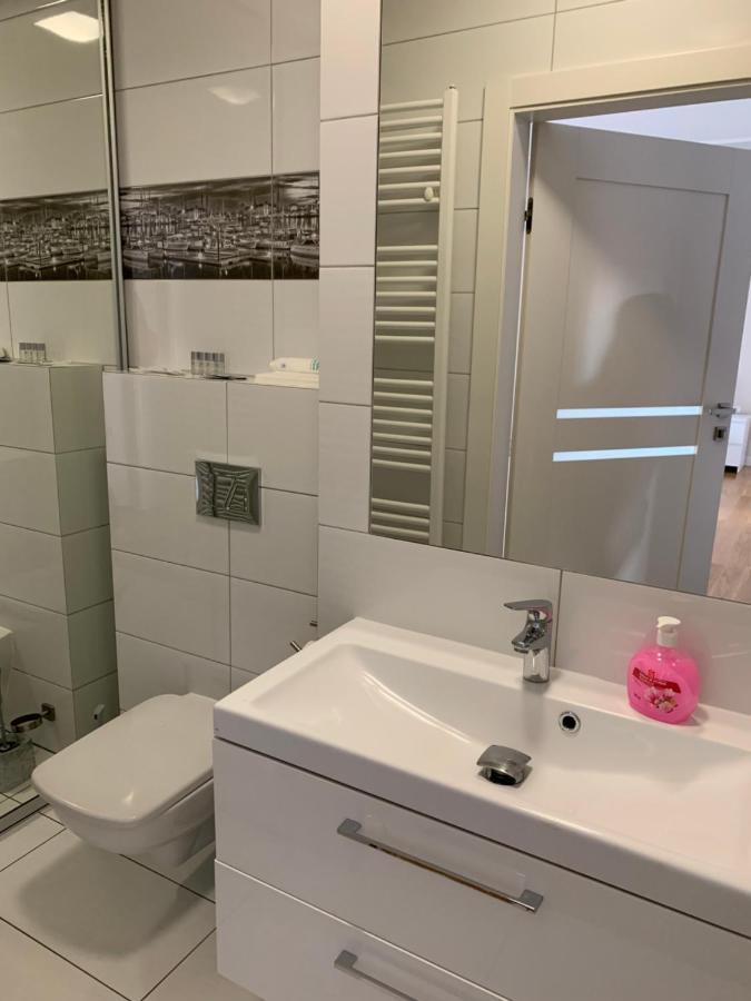 Apartamenty Centrum Nad Motlawa Z Widokiem Na Patio Z Balkonem グダニスク エクステリア 写真