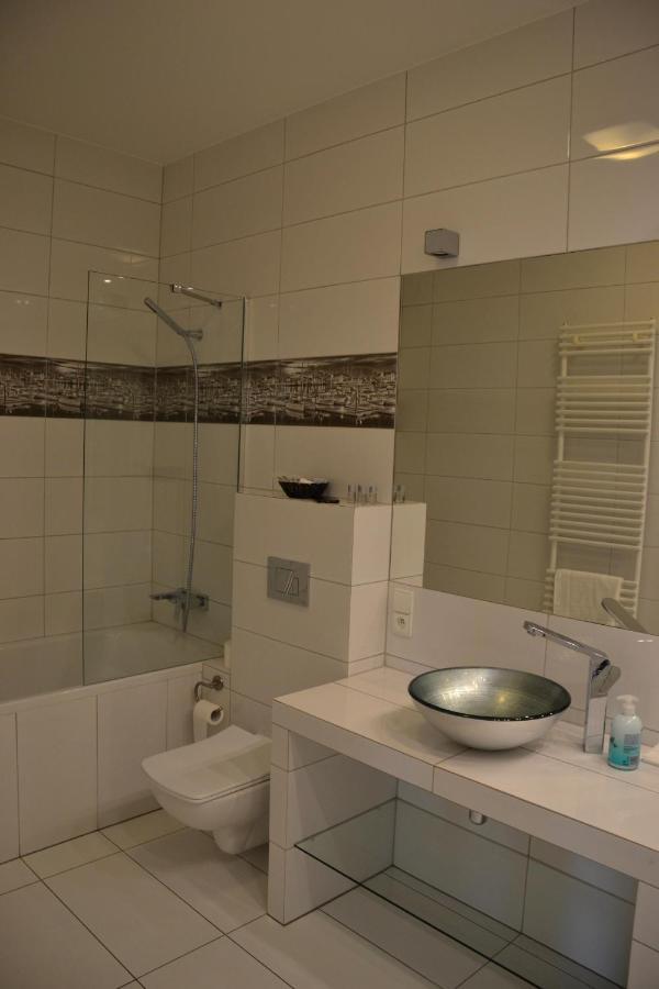 Apartamenty Centrum Nad Motlawa Z Widokiem Na Patio Z Balkonem グダニスク エクステリア 写真