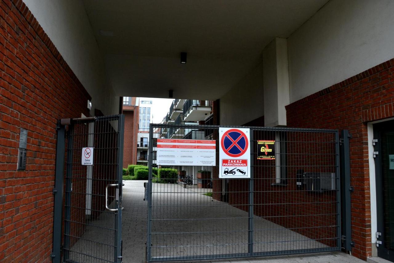 Apartamenty Centrum Nad Motlawa Z Widokiem Na Patio Z Balkonem グダニスク エクステリア 写真